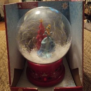Disney Princess Cinderella Snow Globe - 10 Holiday Songs, Snow Swirls, Gemmy Ind